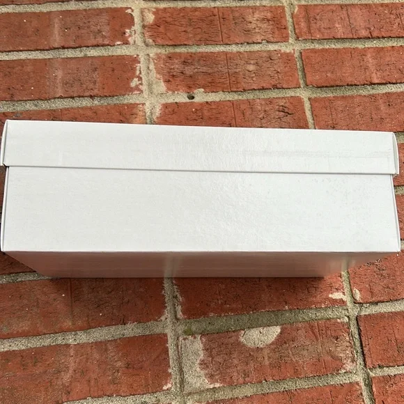 ULINE 5-Pack of Women’s White Shoe Boxes - Picture 3 of 11